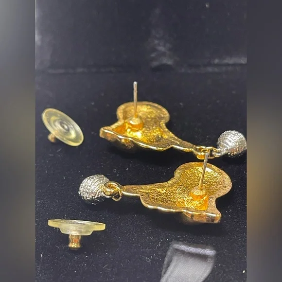 Avon Frolicking Feline Gold Cat and Silver Yarn Earrings - Picture 2 of 4